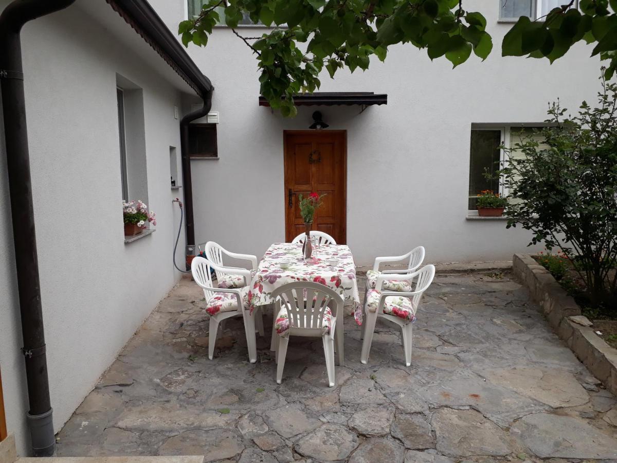 Guest House Sahat Hill Plovdiv Extérieur photo